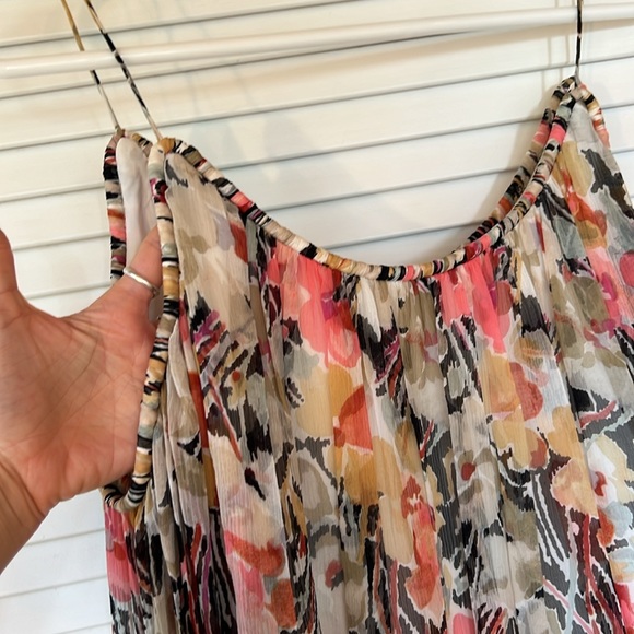 Elizabeth James πΈ Cold shoulder Silk top XS - Picture 3 of 6